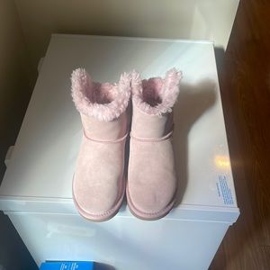 Ugg’s like new only tried on tags still on bottom of boot
